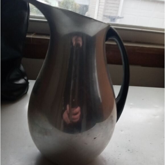 Pitcher  - Picture 1 of 3